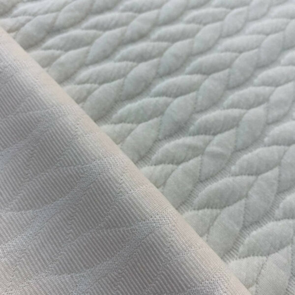 Καπιτονέ πλεξούδα offwhite