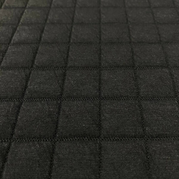Καπιτονέ τετράγωνα black