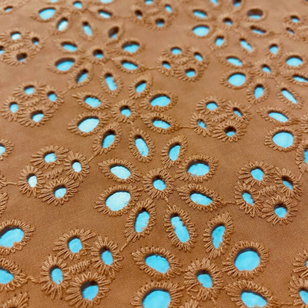 Ποπλίνα embroidery caramel
